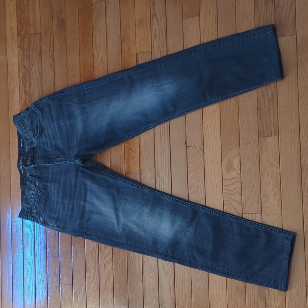 Banana Republic Traveler Blue Jeans. Tapered Fit. Faded. 31" x 34" (Like New)